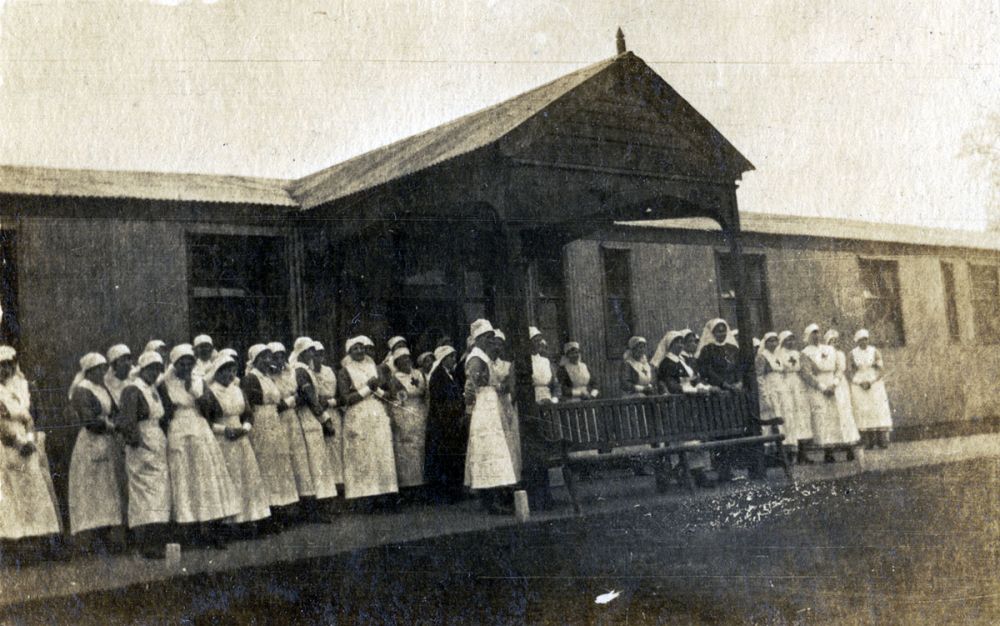 Voluntary Aid Detachment (VAD) nurses outside a building at the No.1 New Zealand General Hospital, Brockenhurst. 1918.